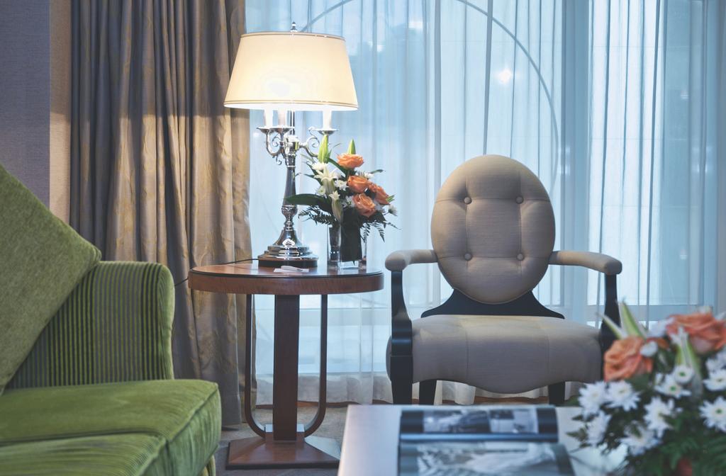 Wiseman Grand Hotel 多哈 外观 照片 A living room at the hotel