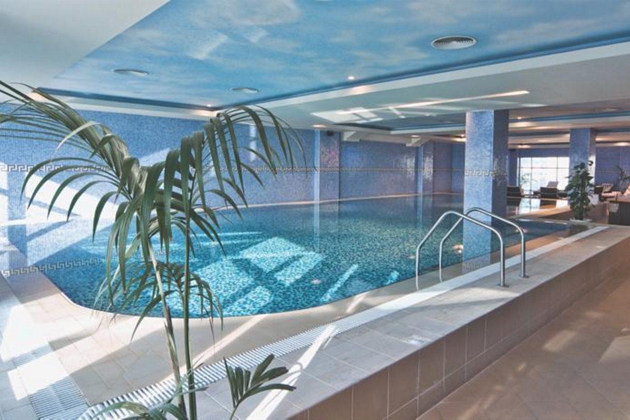 Wiseman Grand Hotel 多哈 外观 照片 The swimming pool at the hotel