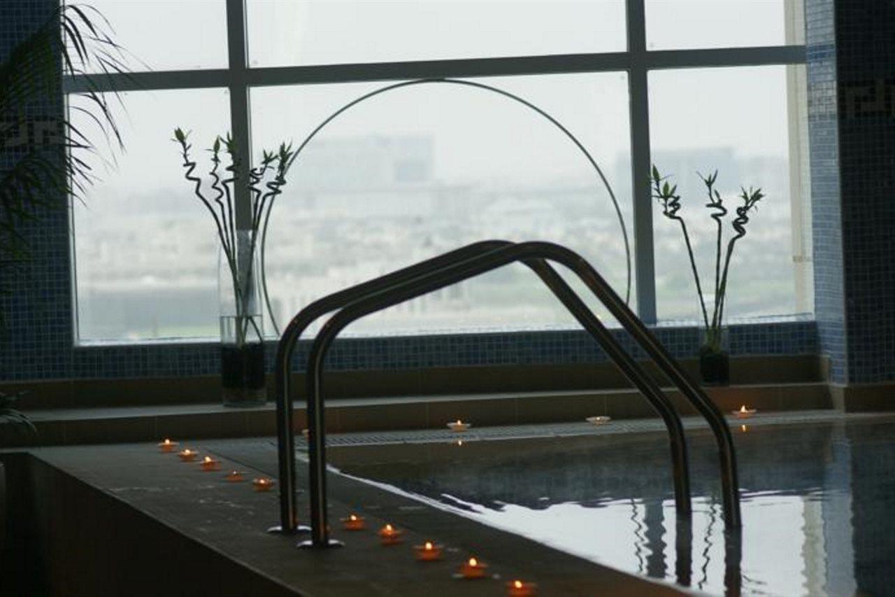 Wiseman Grand Hotel 多哈 外观 照片 A pool at the hotel