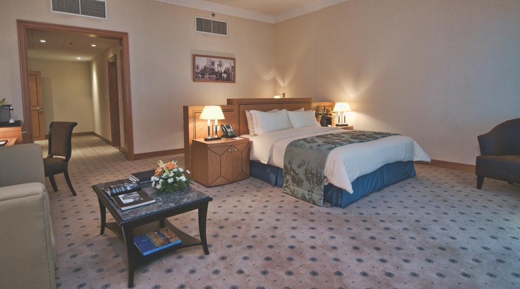 Wiseman Grand Hotel 多哈 外观 照片 A bedroom at the Grand Hyatt Hotel, Amman, Jordan